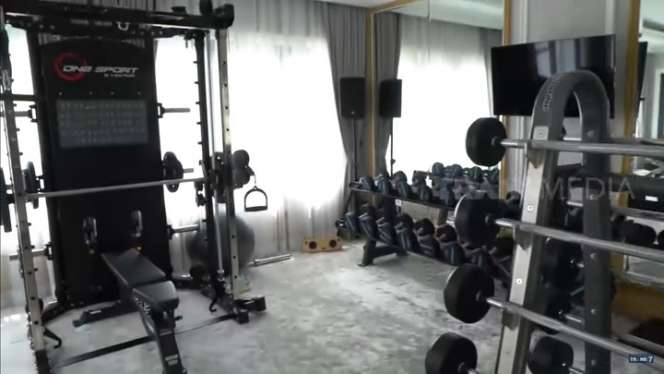 13 Potret Rumah Bos Kosmetik Rizky Ananda Musa, Mewah Ada `Alun-alun` di Dalamnya, Toiletnya Saja Rp1,4 Miliar