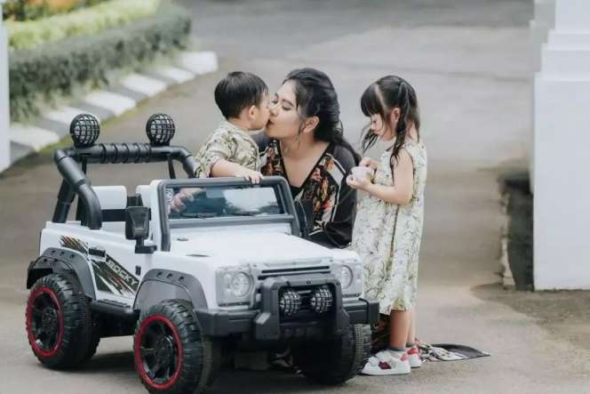 10 Potret Kocak Nahyan Anak Kahiyang-Bobby yang Lawak Sejak Dini, Singletan di Pernikahan Kaesang