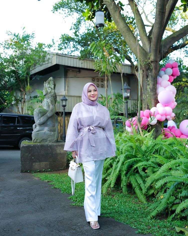 10 Pesona Anak Tiri Artis Indonesia, Putri Sambung Ahmad Dhani Sudah Dewasa, Cantik Banget!