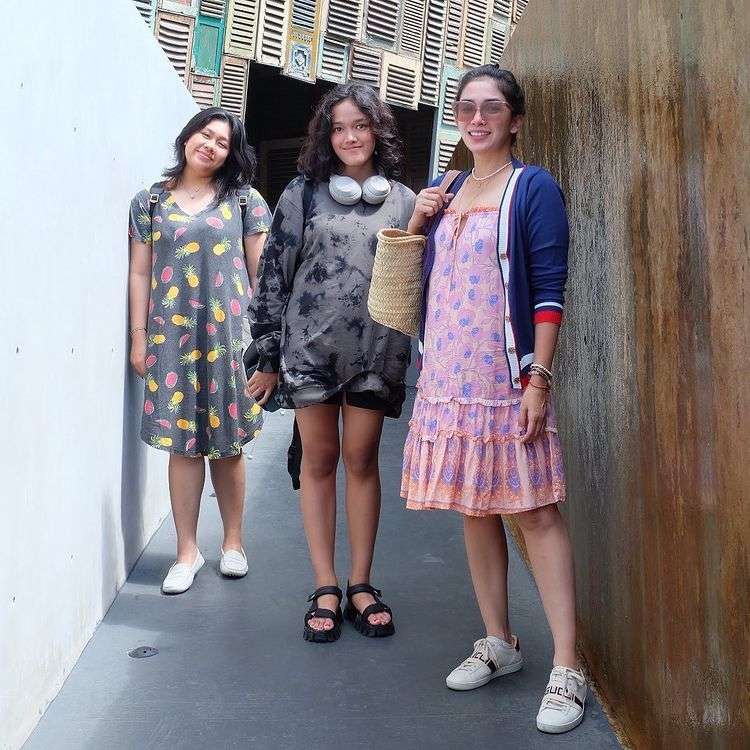 10 Pesona Anak Tiri Artis Indonesia, Putri Sambung Ahmad Dhani Sudah Dewasa, Cantik Banget!