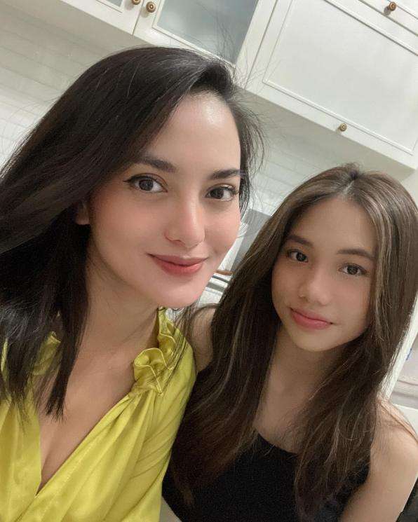 10 Pesona Anak Tiri Artis Indonesia, Putri Sambung Ahmad Dhani Sudah Dewasa, Cantik Banget!