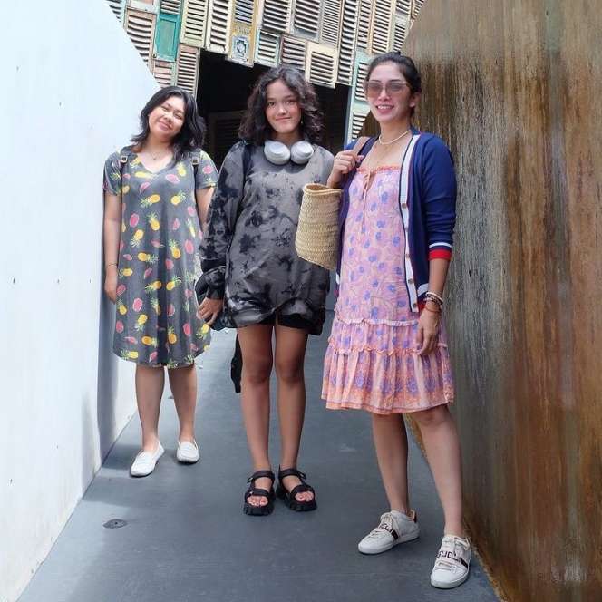 10 Pesona Anak Tiri Artis Indonesia, Putri Sambung Ahmad Dhani Sudah Dewasa, Cantik Banget!