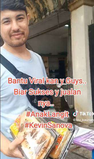 Viral Kevin Sanova Pemain Sinetron Anak Langit kini Berjualan Roti, Lihat 6 Potretnya!
