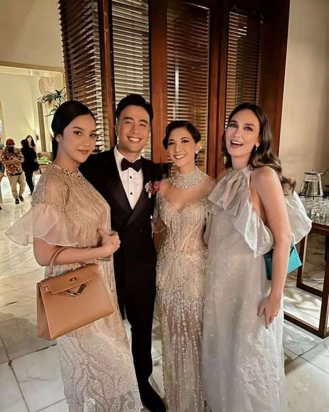 Selalu Jadi Pusat Perhatian, Inilah 10 Gaya Anya Geraldine Saat Kondangan, Terakhir Terlalu Wow!