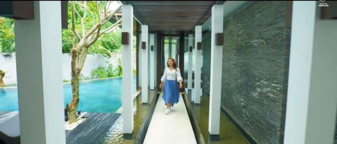 Potret Villa Mewah Milik Rossa di Bali, Bak Istana Air