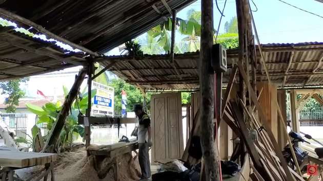 Potret Rumah Sridevi Juara D`Academy 5 di Kampung Halaman, Hanya Berdinding Kayu, Jauh Dari Kesan Mewah!