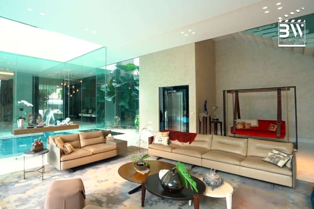 Adu Mewah 17 Rumah Artis `Tajir` dengan Fasilitas Lift Pribadi, Mertua Raffi Ahmad Ternyata Paling Sultan!