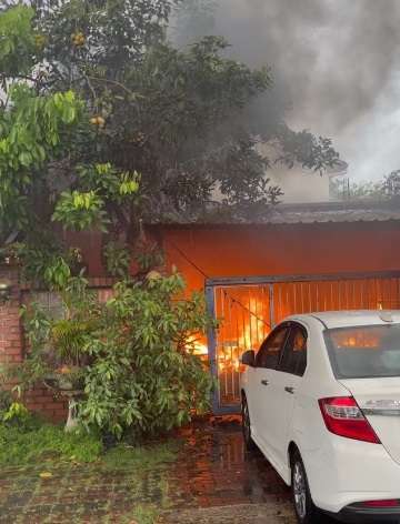Sang Ibu Minta Tolong Saat Terjebak di Rumah yang Terbakar, Aktor Ini Panik Bukan Main, Endingnya Bikin Haru!