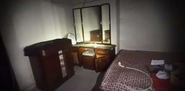 10 Potret Rumah Mewah Terbengkalai Milik Miliarder, Dalamnya Masih Lengkap, Banyak Guci & Barang Mahal!