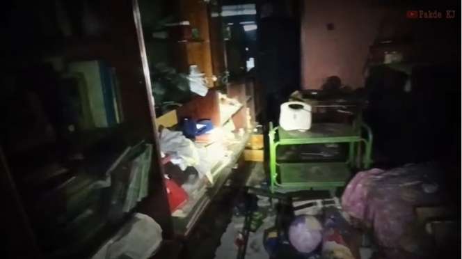 10 Potret Rumah Mewah Terbengkalai Milik Miliarder, Dalamnya Masih Lengkap, Banyak Guci & Barang Mahal!