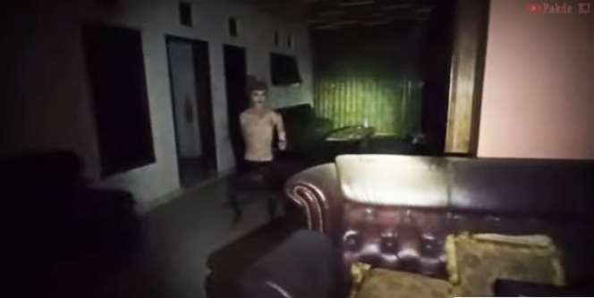 10 Potret Rumah Mewah Terbengkalai Milik Miliarder, Dalamnya Masih Lengkap, Banyak Guci & Barang Mahal!