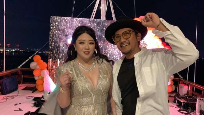 Keseruan di Atas Kapal Jakarta Phinisi