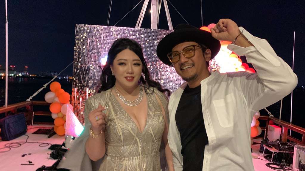 Keseruan di Atas Kapal Jakarta Phinisi