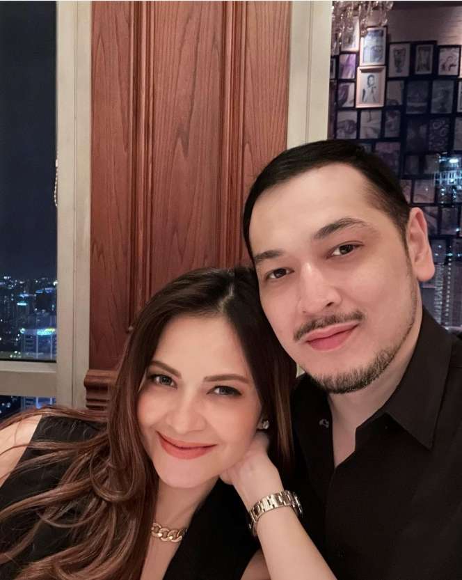 Potret Pernikahan Kedua Artis 90an yang Jadi Sorotan, Ada yang Resepsi di Rumah