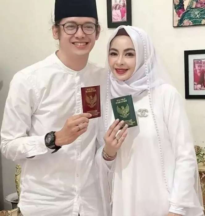 Potret Pernikahan Kedua Artis 90an yang Jadi Sorotan, Ada yang Resepsi di Rumah
