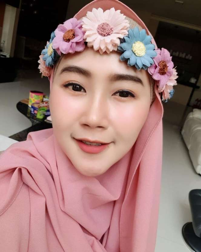 Masih Ingat Bu Dendy yang Viral Sawer Pelakor dengan Uang Rp100 Ribuan? Kini Makin Tajir Hingga Dituding Buat Pesugihan