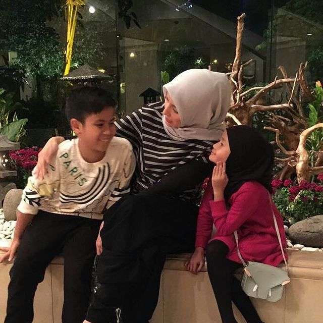 Masih Ingat Inneke Koesherawati? Kini Jarang Tampil di Layar Kaca, Penampilannya Berubah Drastis!