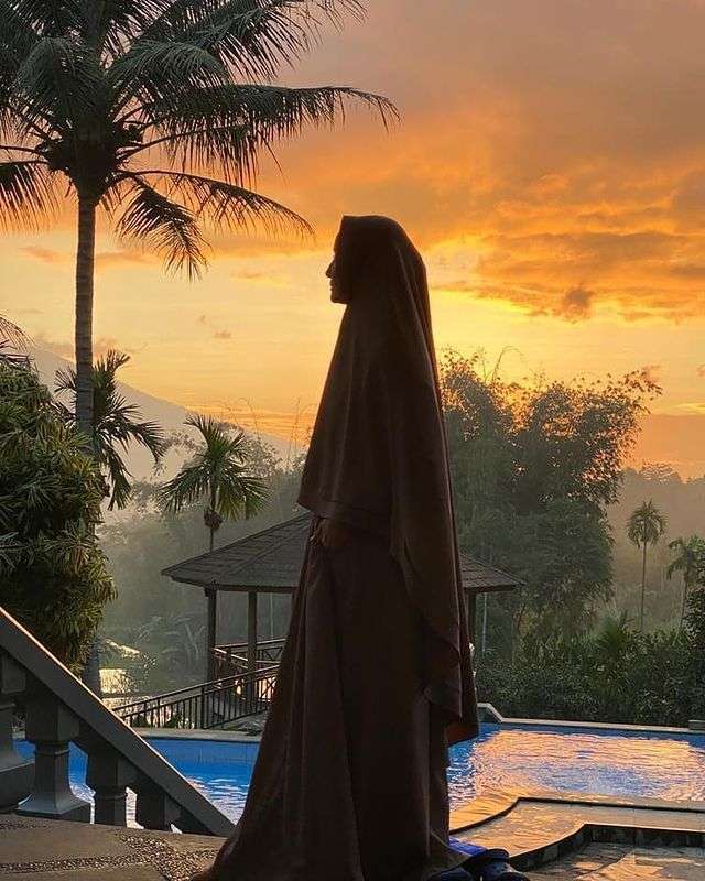 Masih Ingat Inneke Koesherawati? Kini Jarang Tampil di Layar Kaca, Penampilannya Berubah Drastis!