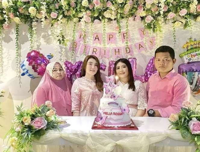 Potret Kedekatan Via Vallen dan Adik-adiknya Sebelum Dimusuhi karena Stop Jatah Bulanan!