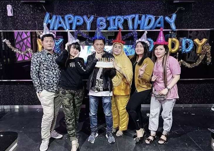 Potret Kedekatan Via Vallen dan Adik-adiknya Sebelum Dimusuhi karena Stop Jatah Bulanan!