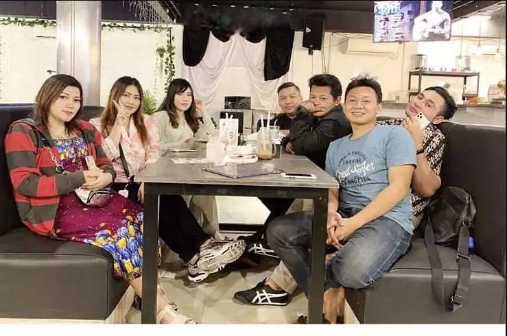 Potret Kedekatan Via Vallen dan Adik-adiknya Sebelum Dimusuhi karena Stop Jatah Bulanan!