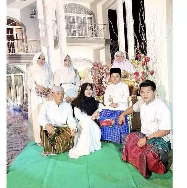 Potret Kedekatan Via Vallen dan Adik-adiknya Sebelum Dimusuhi karena Stop Jatah Bulanan!