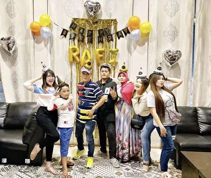 Potret Kedekatan Via Vallen dan Adik-adiknya Sebelum Dimusuhi karena Stop Jatah Bulanan!
