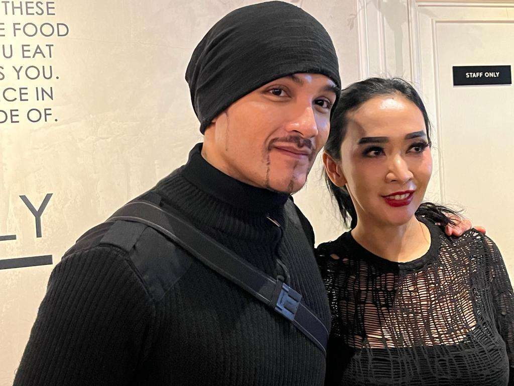 Potret Romy dan Ury Rafael Kompak Bisa Tebak Pemenang Piala Dunia Lewat Permainan Intuisi