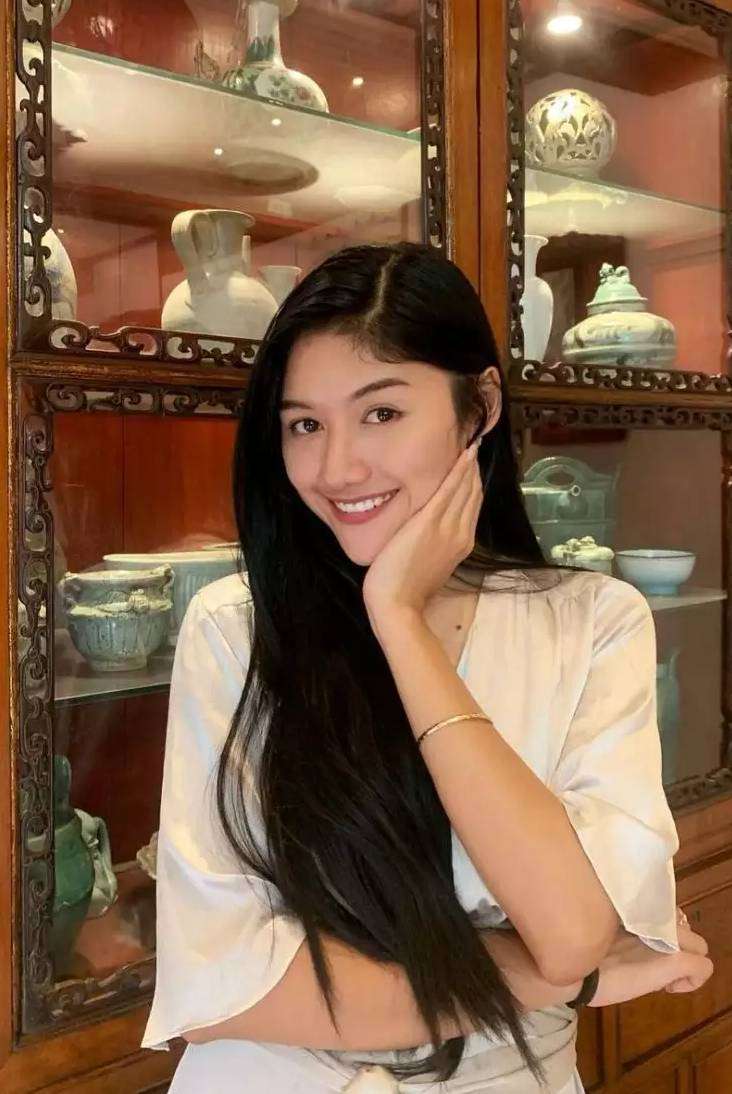 Potret Wajah Polos Erina Gudono Disebut Mirip Bella Saphira!