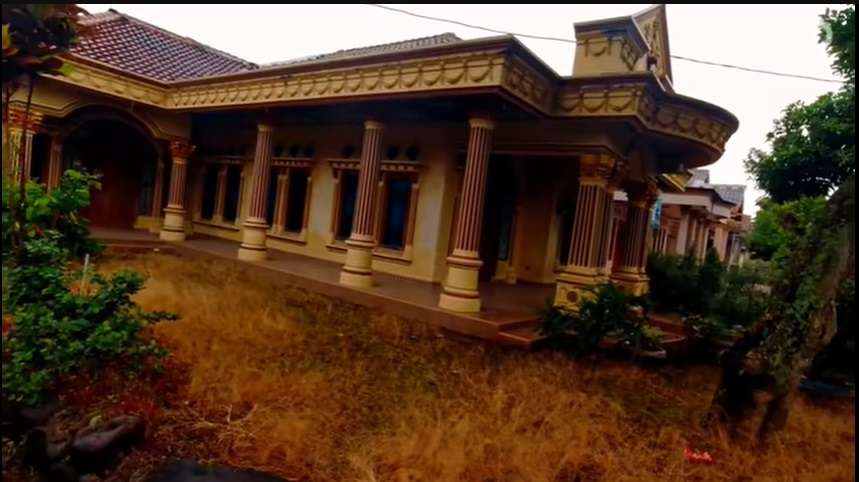 Potret Rumah-rumah Mewah Terbengkalai di Kampung Terpencil, Lokasinya Ada di Tengah Hutan!