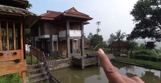 10 Potret Vila Mewah Milik Mantan Wali Kota Bandung yang Terbengkalai, Ngeri Bak Kota Mati!