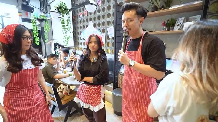 Potret Fuji An Cosplay Jadi Pelayan Judes di Karen’s Diner, Netizen: `Natural Banget`
