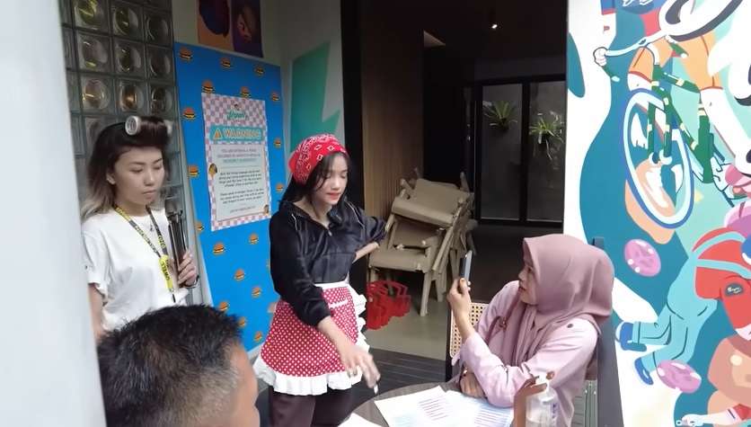 Potret Fuji An Cosplay Jadi Pelayan Judes di Karen’s Diner, Netizen: `Natural Banget`