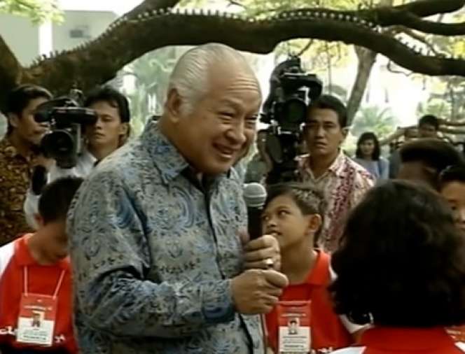Masih Ingat Bocah SD yang Tanya ke Soeharto 'Kenapa Presiden Cuma 1?' Banyak Dicari, Ternyata Nasibnya Memprihatinkan