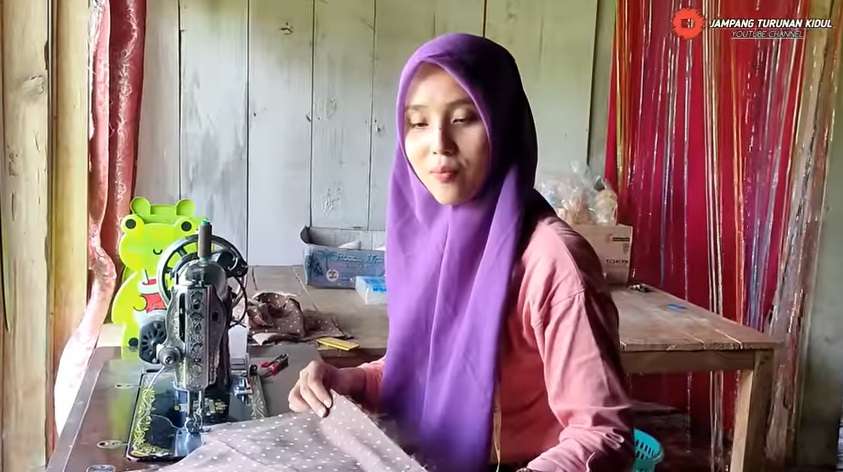 Potret Ani Janda Cantik yang Hidup di Desa, Ternyata Punya Keahlian Ini!