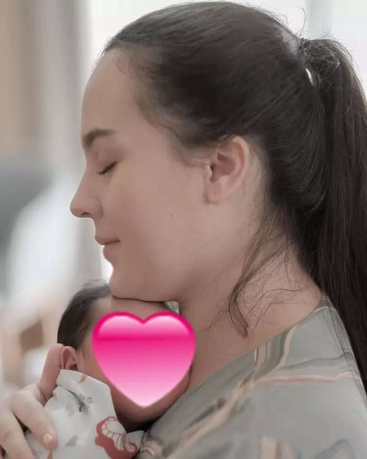 10 Penampilan Asli Artis Saat Tanpa Makeup, Irish Bella Pede Meski Wajahnya Berjerawat!