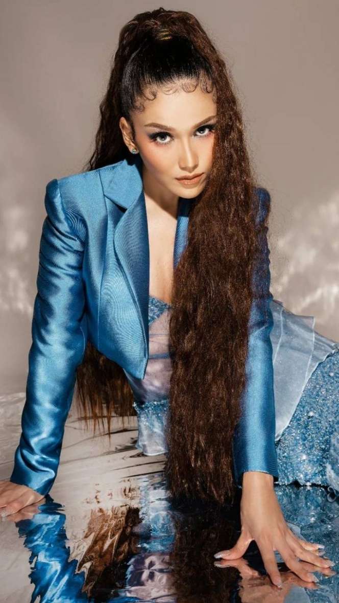 Potret 8 Artis Cantik yang Gagal Nikah Meski Sudah Tunangan, Nyesek Banget!