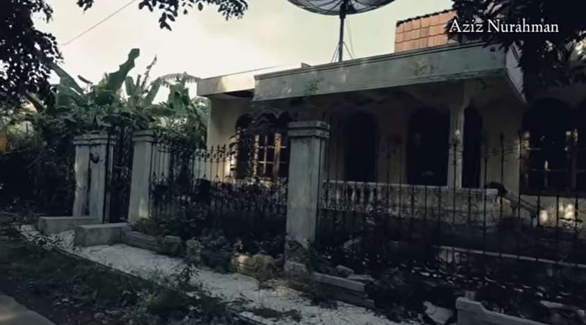 Potret Rumah Mewah Terbengkalai 10 Tahun, Ada Mitos Tangga Pembawa Kematian!