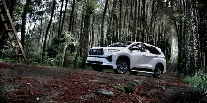 FOTO: Ketangguhan Kijang Innova Zenix, Libas Rute Pegunungan Jawa Tengah