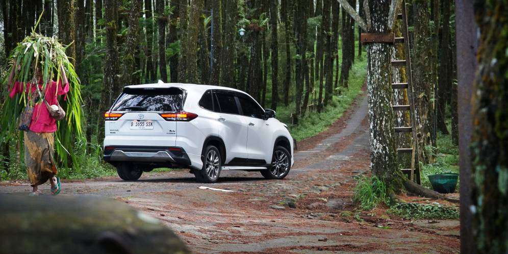 FOTO: Ketangguhan Kijang Innova Zenix, Libas Rute Pegunungan Jawa Tengah
