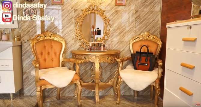 10 Potret Kamar Mandi Rp1 Miliar Dinda Shafay yang Dihujat Netizen, Sampai Kesetnya Berlapis Emas!