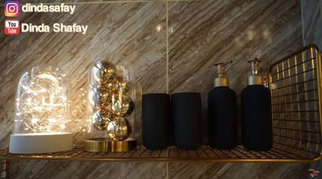 10 Potret Kamar Mandi Rp1 Miliar Dinda Shafay yang Dihujat Netizen, Sampai Kesetnya Berlapis Emas!