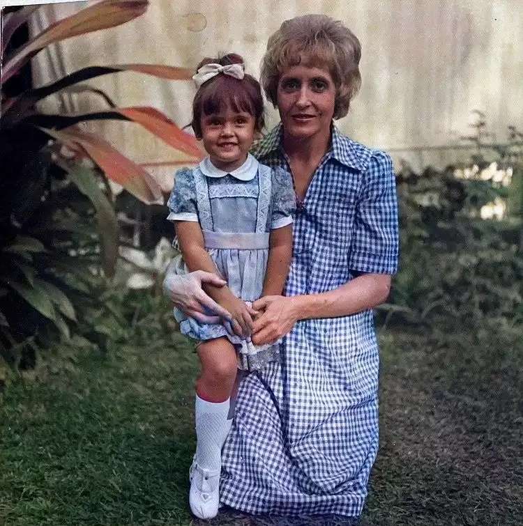 10 Foto Masa Kecil Artis Istri Pejabat, Selvi Ananda `Nyonya` Gibran Bak Putri Bangsawan Sejak Dulu!