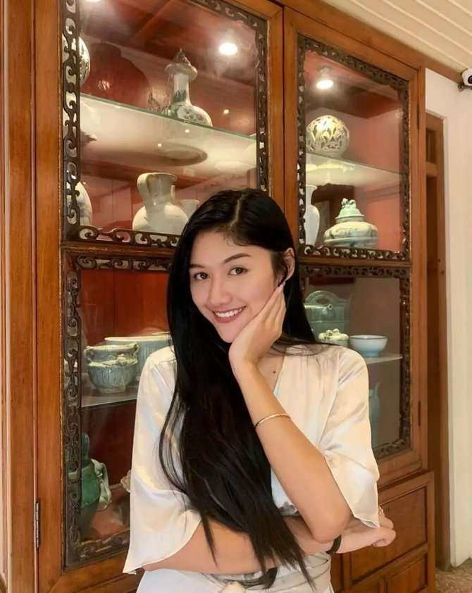 10 Potret Wajah Asli Erina Gudono Tanpa Makeup, Netizen: Pantes Anak Presiden Klepek-Klepek!