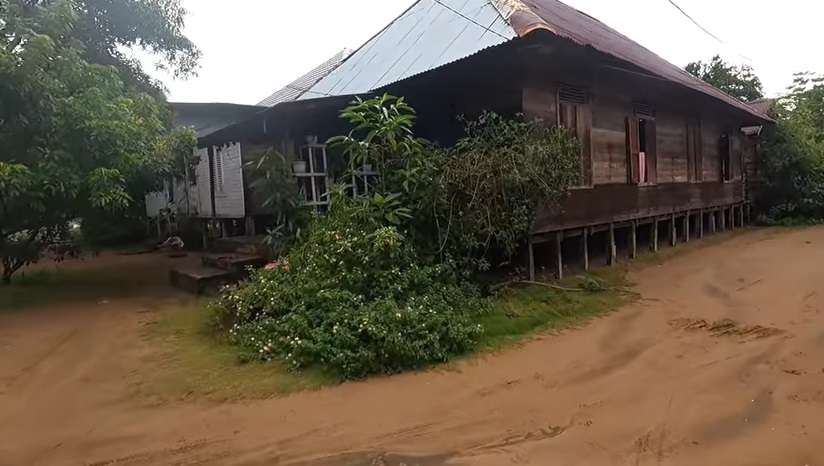 Potret Kampung Arab di Pedalaman Kalimantan, Warganya Cantik-cantik, Rumahnya Unik!