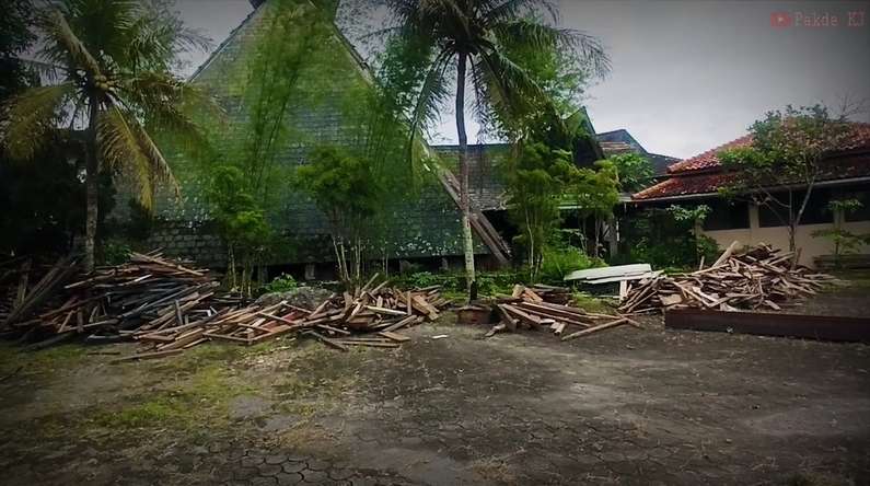 10 Potret Pabrik Perhiasan Terbengkalai, Ada Piramida Berisi Barang-Barang Mengerikan, Dilarang Tertawa di Sini!