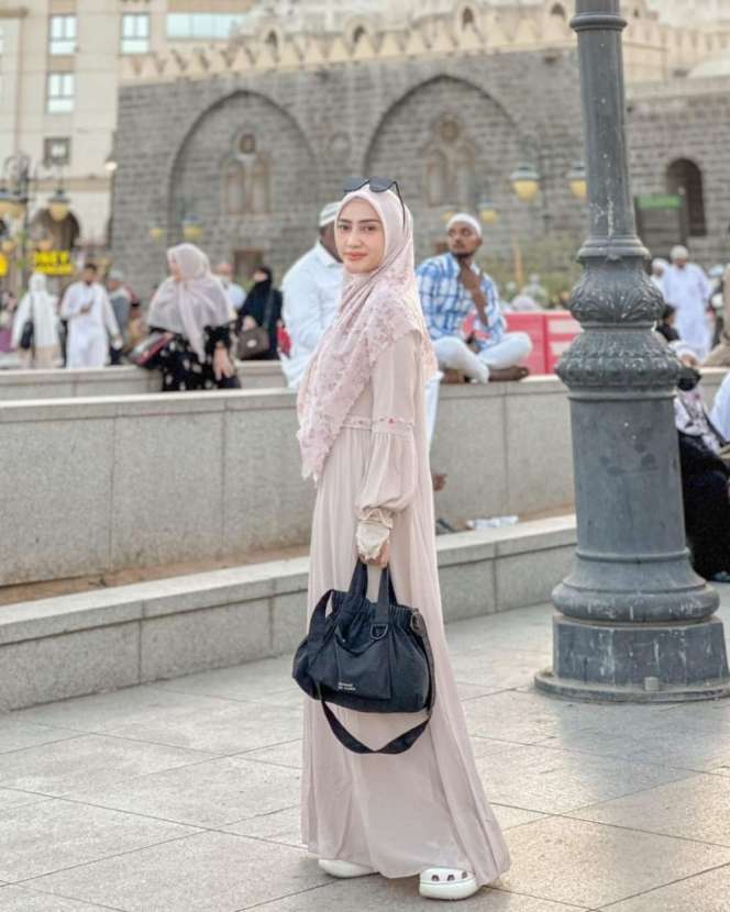 Gaya Yulita MasterChef Saat Umrah Jadi Sorotan