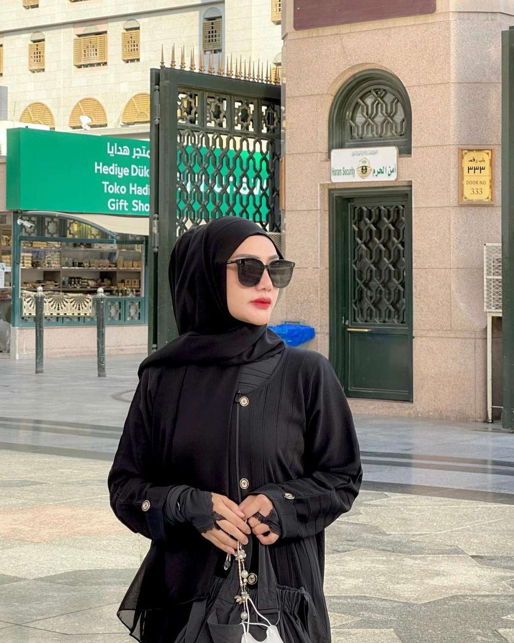 Gaya Yulita MasterChef Saat Umrah Jadi Sorotan