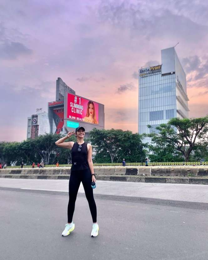 Kerap Dikritik Umbar Aurat, Potret Nia Ramadhani dengan Outfit Tertutup, Ternyata...