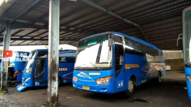 8 Potret Rumah Juragan Bus H. Idris Suherman, Sultannya Ciamis, Bak Istana Garasinya Super Luas!